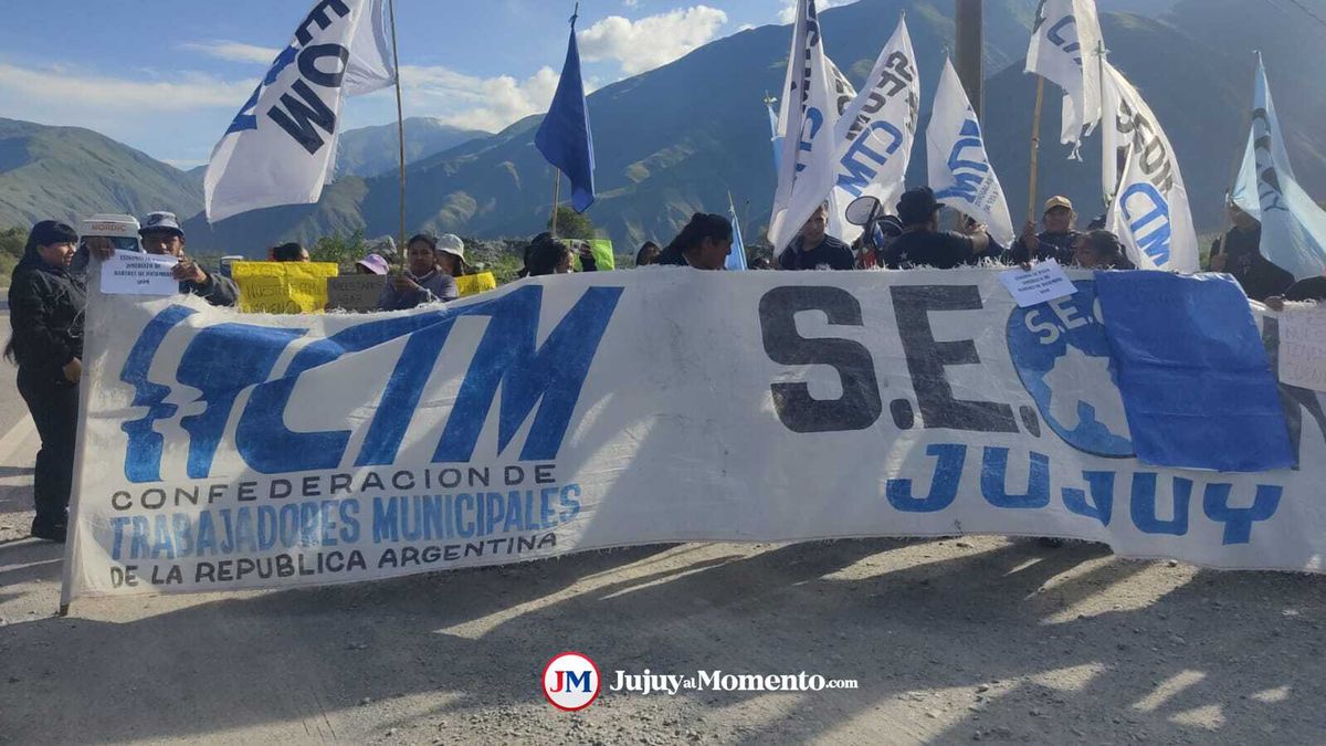 Continúa el conflicto en Volcán: municipales protestan por falta de pago de salarios