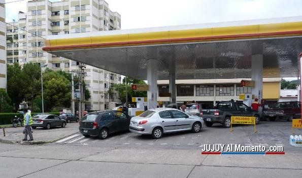Trabajadores de estaciones de servicio también adhieren al paro