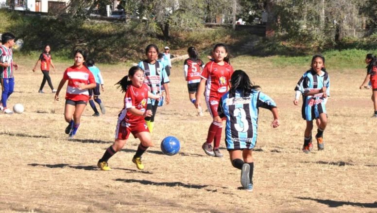 Puntapié inicial de la Liga de Fútbol Femenino Infantil