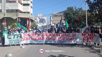 Multitudinaria marcha de trabajadores estatales por el salario