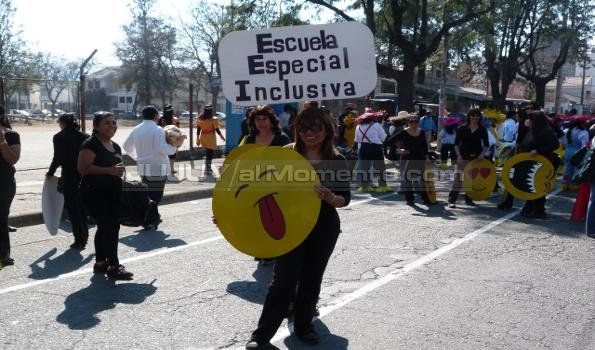 Más de 5000 docentes participaron del desfile en avenida Córdoba