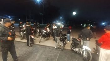 Caos con motos en Perico: vecinos enfrentaron a jóvenes y denuncian abandono