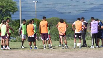 Por la recuperación, Luján visita en la altura a Racing de Ojo de Agua