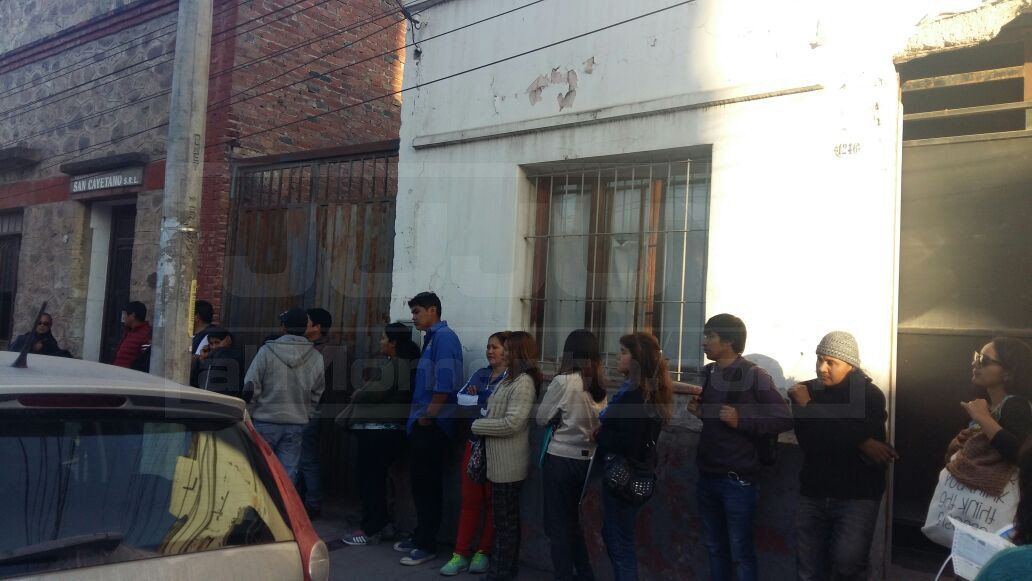 Indignados con una empresa de colectivos que no los atiende