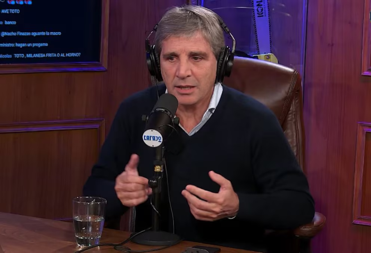 Luis Caputo pidió a los intendentes que devuelvan la plata de obra pública sin terminar Luis Caputo pidió a los intendentes que devuelvan la plata de obra pública sin terminar