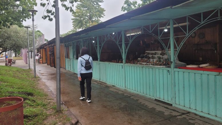 Artesanos de avenida Urquiza, en crisis: 