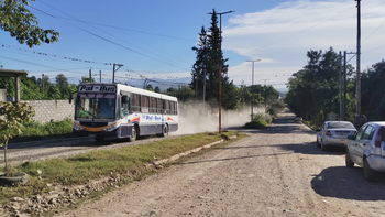 Piden el arreglo de una avenida en Palpalá: un río cuando llueve, polvareda los demás días