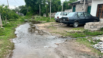 Pérdidas de agua y falta de servicios, padecimientos en un sector de Los Huaicos