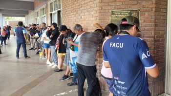 Taxistas molestos por demoras en los trámites: 