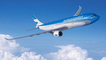 ¿Cómo acceder a vuelos nocturnos de Aerolíneas Argentinas con descuentos de hasta el 50%?