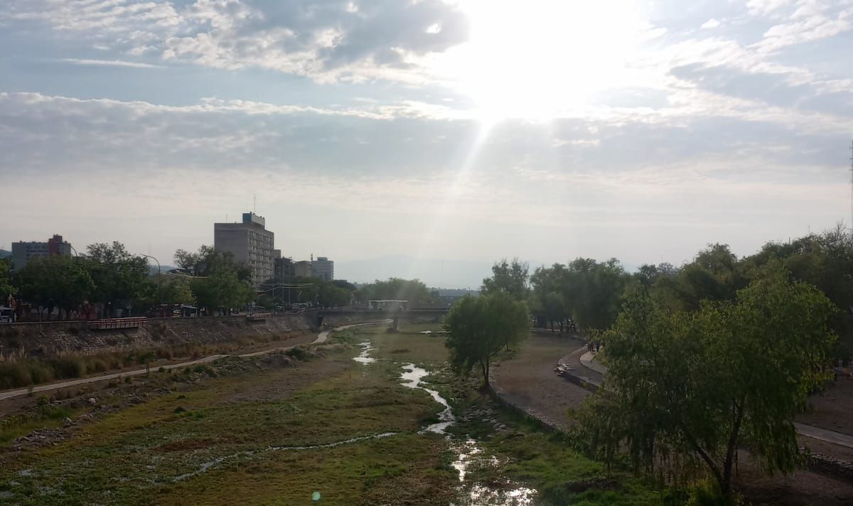 Otra jornada de calor agobiante y probables tormentas en la ciudad