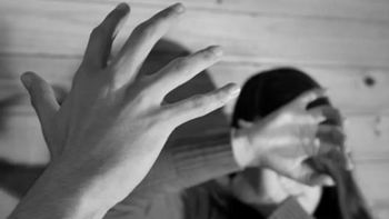 Golpeó a su pareja y la terminó corriendo de la casa junto a sus hijas