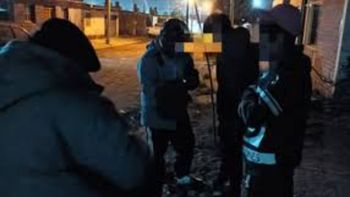 Violencia y persecución: golpeó a un menor, huyó de la policía e intentó ocultarse en un taller