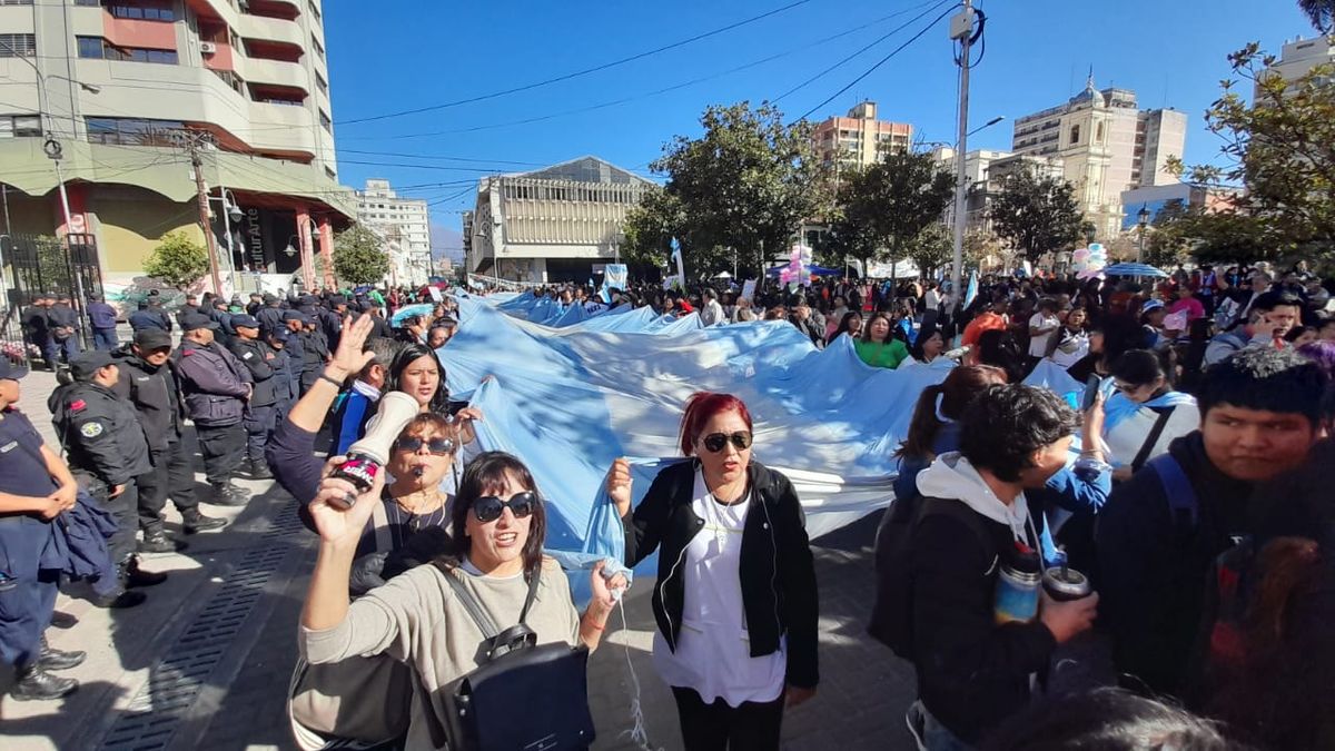 Empeora el conflicto: docentes anunciaron un banderazo para el martes próximo