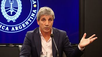 Luis Caputo ratificó que el impuesto PAIS no será reemplazado y bajará el dólar tarjeta