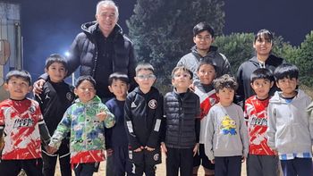 Escuela de Fútbol LA CAI vivió un día histórico junto al reconocido DT, Mario Gómez