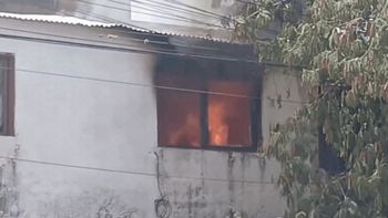 Voraz incendio se llevó todas las pertenencias de una familia de barrio Malvinas