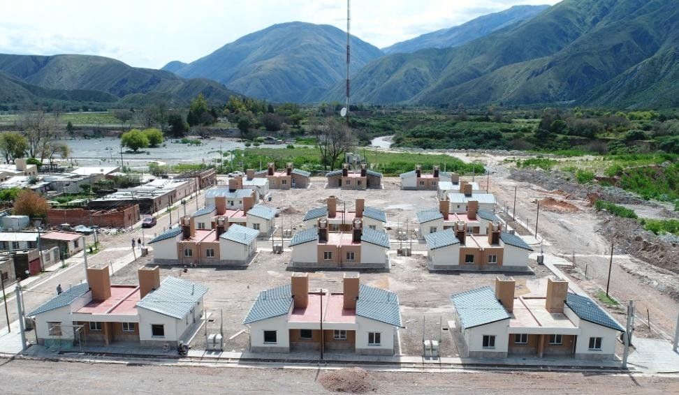Se concretó la entrega de viviendas a 30 familias de Volcán