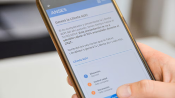 Cambia la Libreta AUH: cómo se acreditarán los certificados de salud y escolaridad