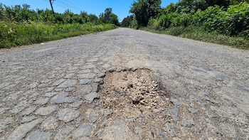 Baches y pozos enormes, los riesgos de transitar por la Ruta provincial 53