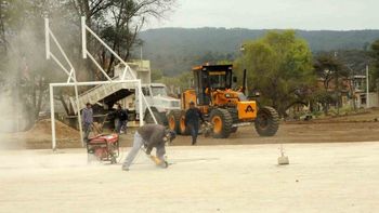 Avanzan las obras: Barrio Alberdi se va transformando con nuevos espacios deportivos