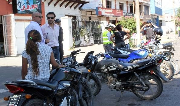 Los conductores no cumplen con el uso del casco y cinturón de seguridad