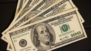 El dólar mayorista bajó mientras los futuros retroceden de forma generalizada