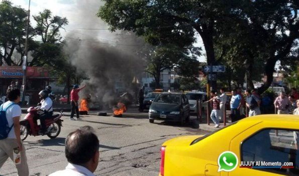 Taxistas amenazan con un corte masivo de rutas, puentes y nueva terminal