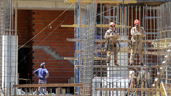 La industria y la construcción cayeron en abril y no pudieron sostener el rebote