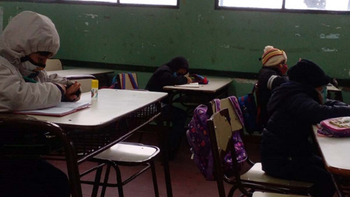 Clases en el frío extremo: críticas a la falta de previsión del Ministerio de Educación