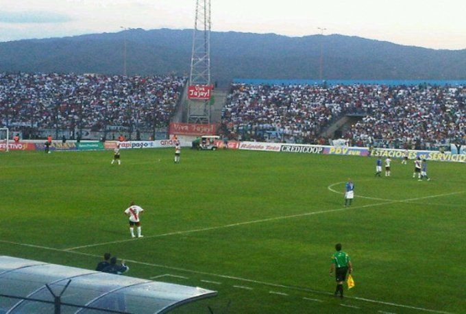 Gimnasia cayó ante River 4 a 1 con cuatro de Cavenaghi