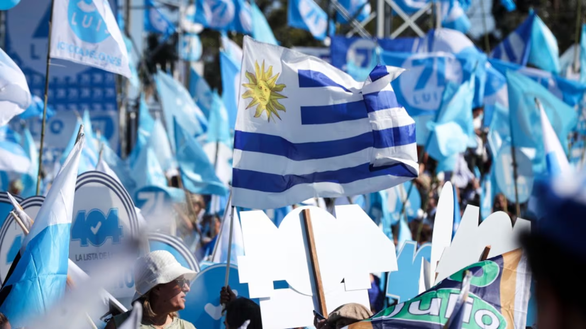 Uruguay elige presidente: el candidato de izquierda es el favorito, pero anticipan un balotaje