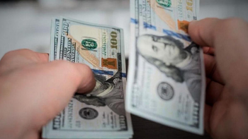 El dólar anotó su primera baja en ocho jornadas