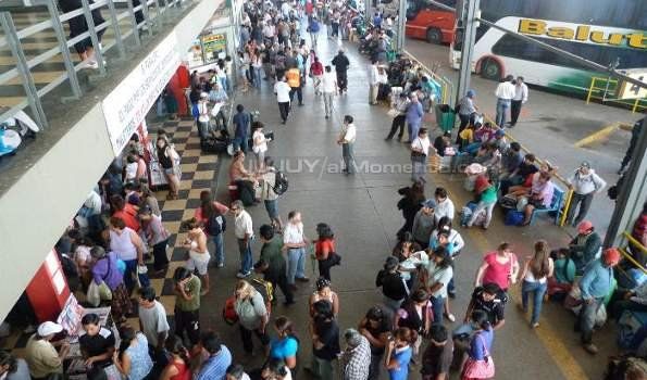Importante movimiento turístico en la terminal de ómnibus