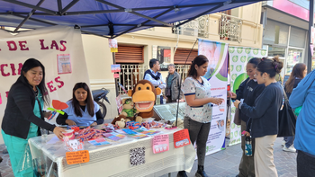 Para concientizar sobre la salud bucal, regalaron cepillos y pasta dental