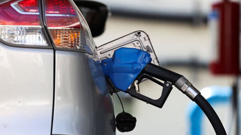 El Gobierno oficializó aumentos en los impuestos a los combustibles desde septiembre