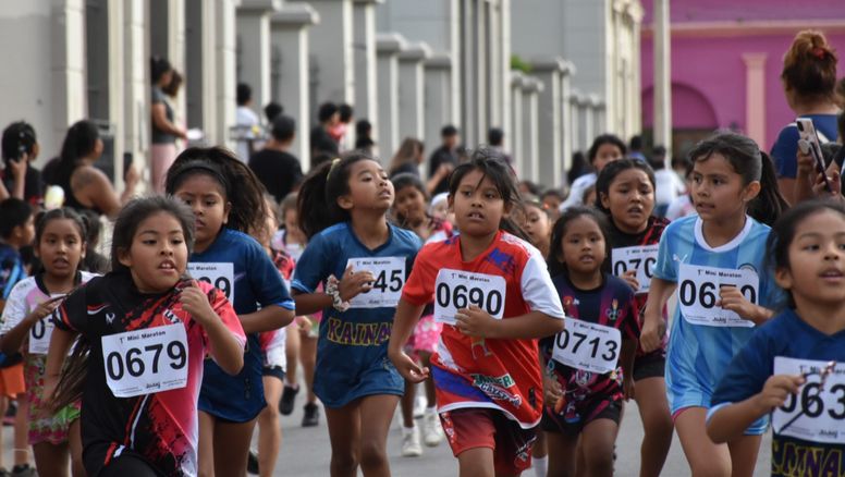 Con el fin de una sociedad activa, El Carmen fue escenario de la 1º Mini Maratón infantil