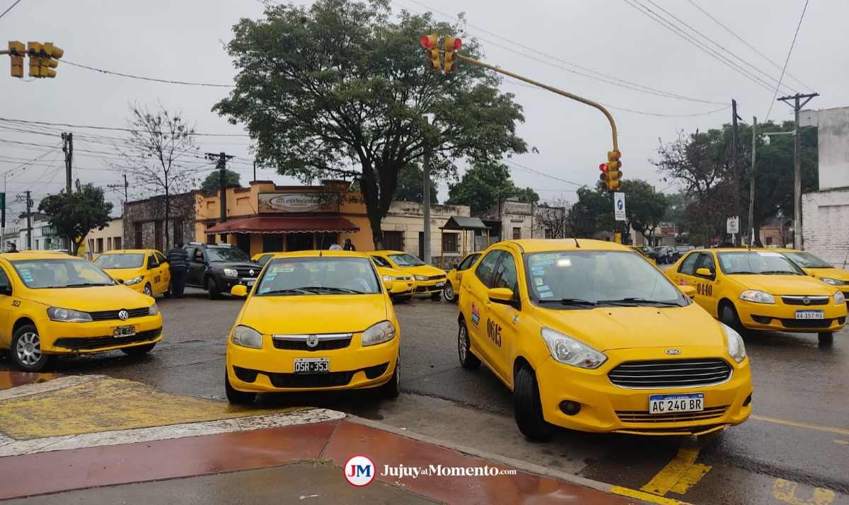 Masivo reclamo de taxistas en Jujuy