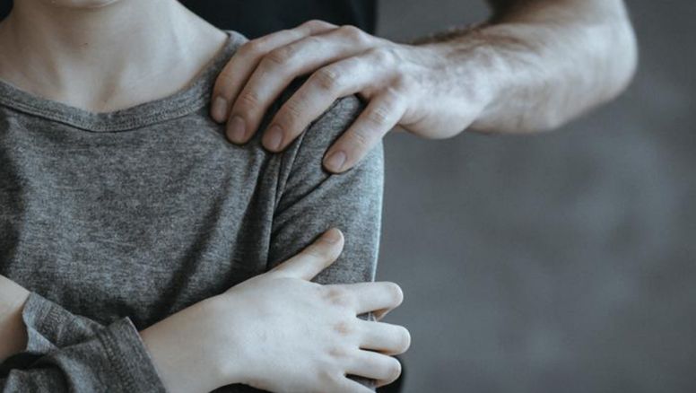 Bajo amenazas, un hombre manoseó a una menor en Palpalá