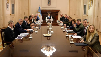 Milei: respaldo a Adorni, cambios en el Presupuesto y nuevos recortes para fin de mayo