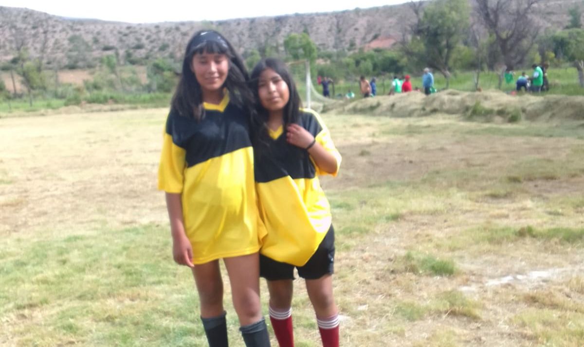 La historia de la niña jujeña que venció el cáncer, portó la bandera y sigue jugando al fútbol