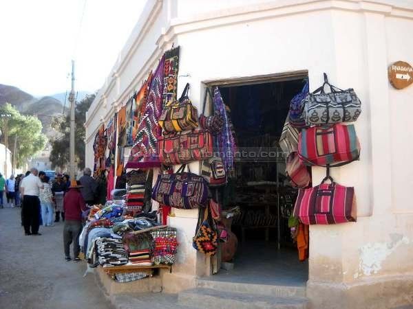 Purmamarca ya recibe gran cantidad de turistas