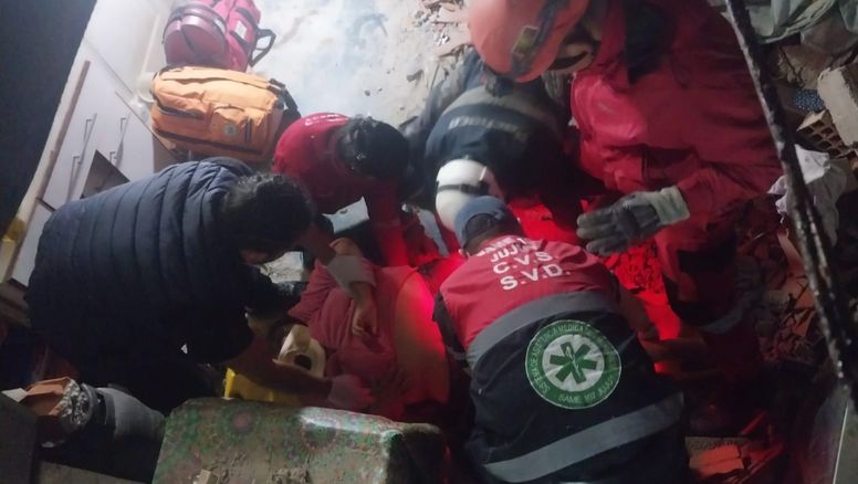 Temporal: una mujer herida tras el derrumbe de una pared por el viento