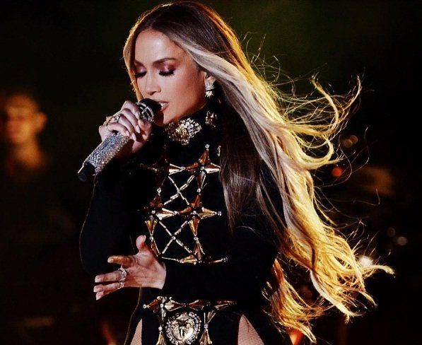 Jennifer Lopez Y Su Sensual Look En El Escenario 