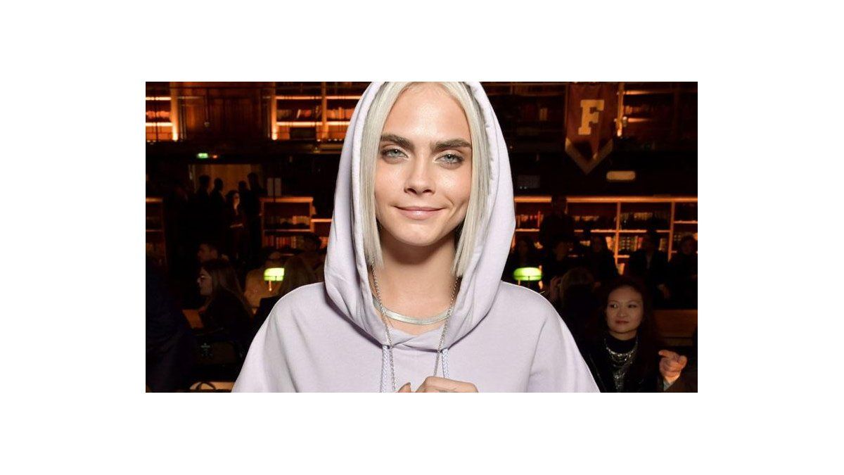 Cara Delevingne, completamente PELADA