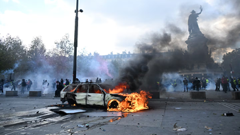 Francia anunció toques de queda ante las violentas protestas y saqueos