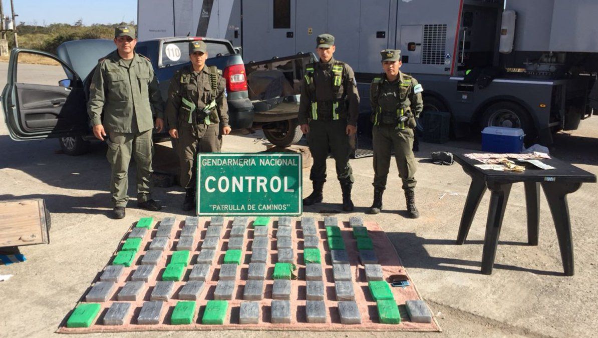 Pareja transportaba más de 75 kg de cocaína