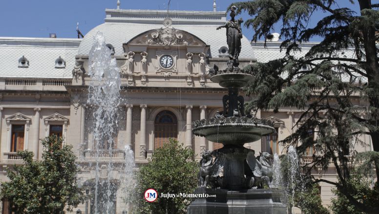 Decretaron asueto para el 24 y 31 de diciembre: será a partir de las 12:00