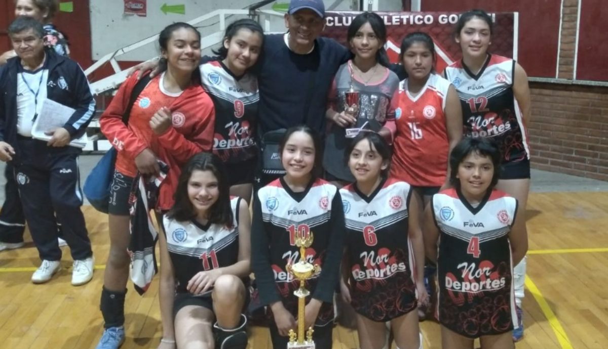 Vóley: Diablitas, bicampeonas del torneo 23 de agosto