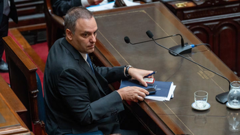 La fiscalía intimó a Manuel Adorni a que justifique sus bienes tras detectar irregularidades